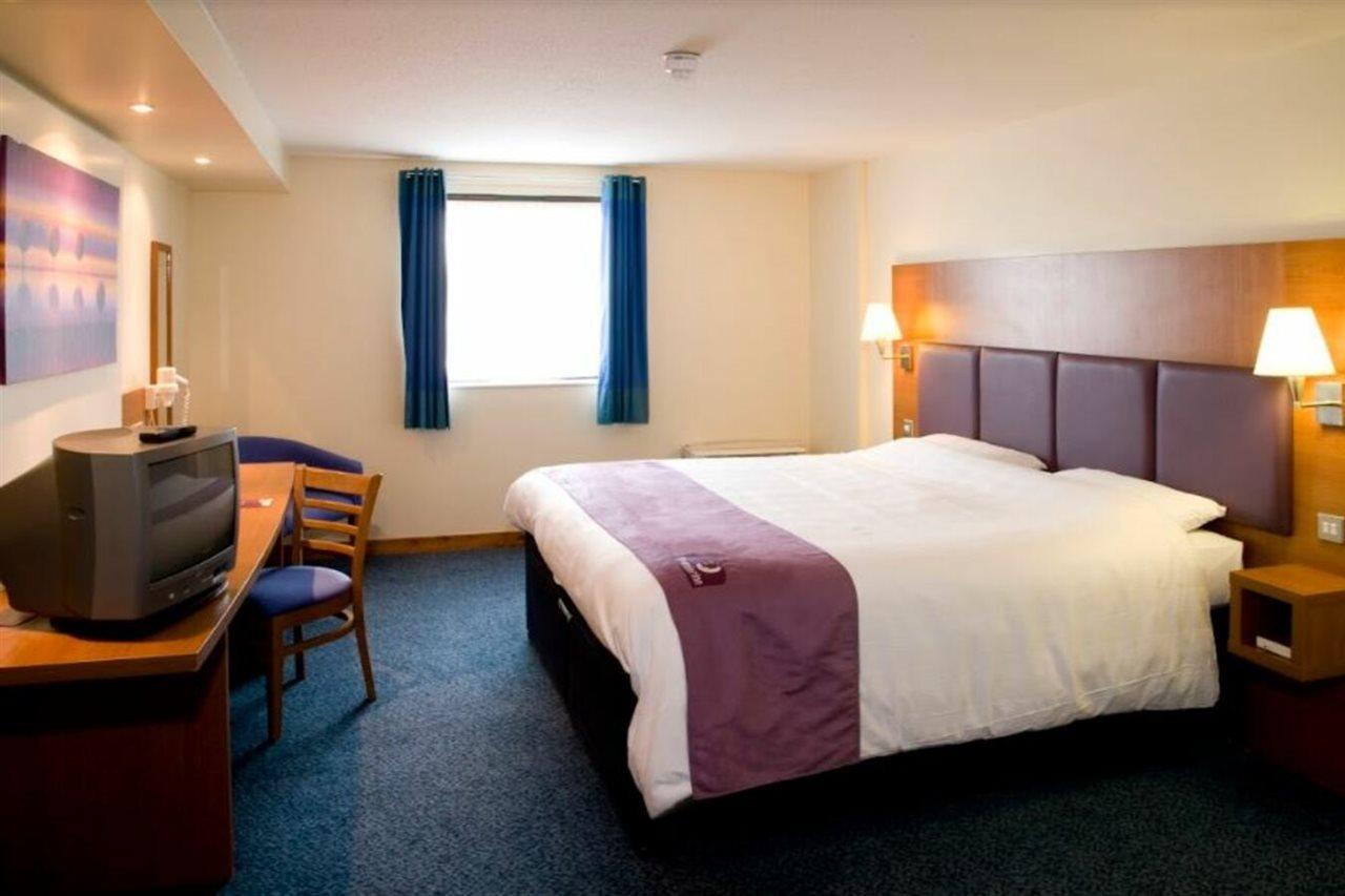 Premier Inn Stevenage Central Exterior foto
