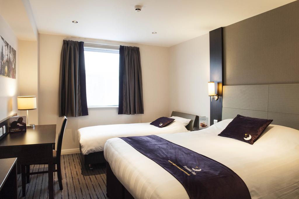 Premier Inn Stevenage Central Exterior foto