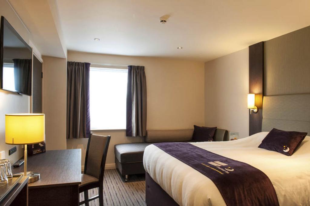 Premier Inn Stevenage Central Exterior foto