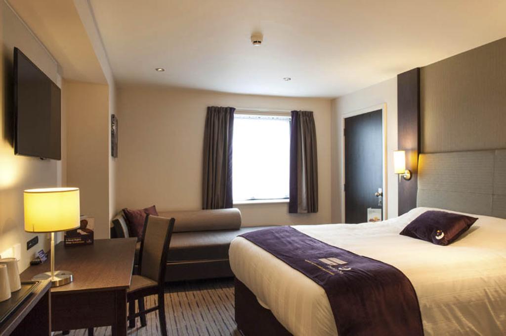 Premier Inn Stevenage Central Exterior foto