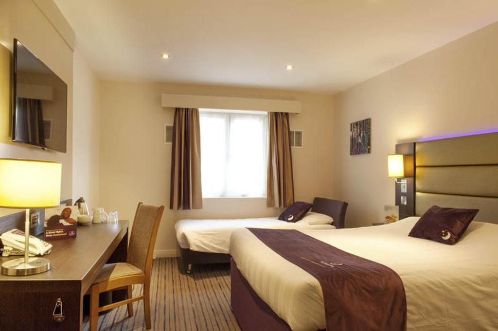 Premier Inn Stevenage Central Exterior foto