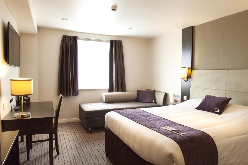 Premier Inn Stevenage Central Exterior foto