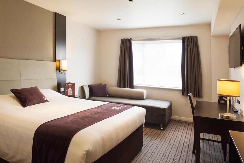 Premier Inn Stevenage Central Exterior foto