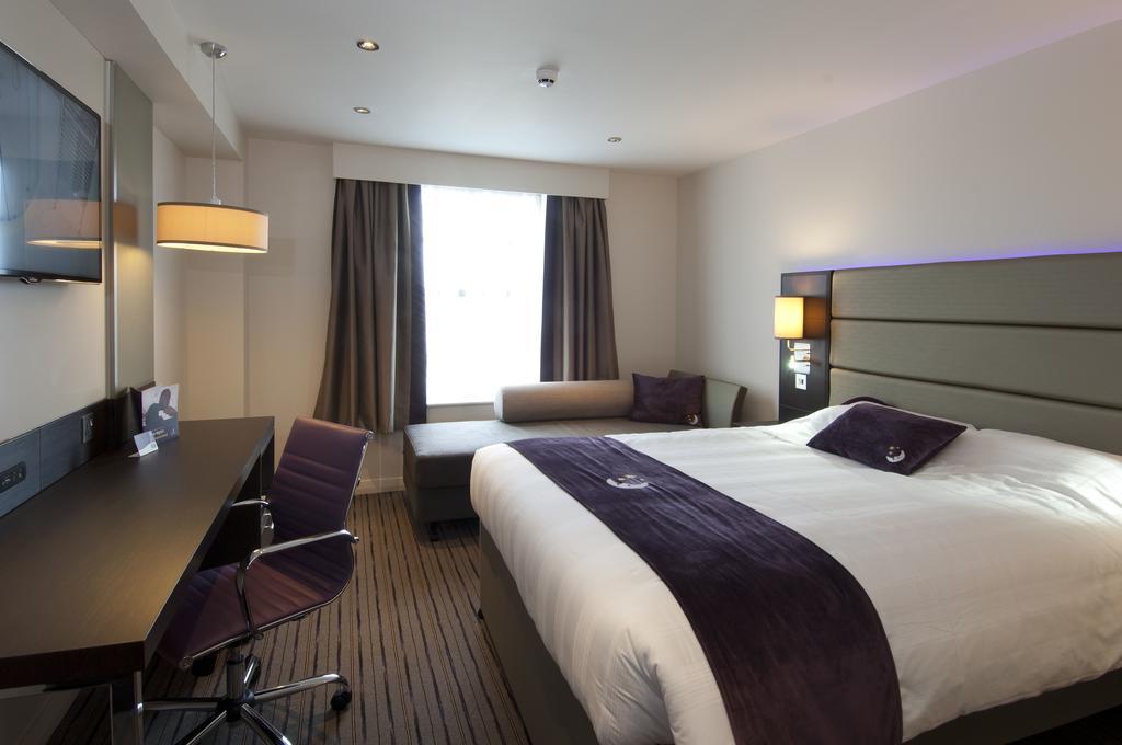 Premier Inn Stevenage Central Exterior foto