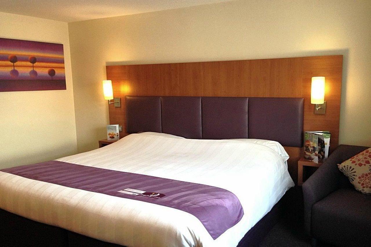 Premier Inn Stevenage Central Exterior foto